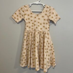 Alice + Ames short sleeve ballet style dress.
